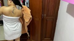 再生 ランジェリーで私のタトゥーの継母をキャッチ：隠されたカメラケーパー