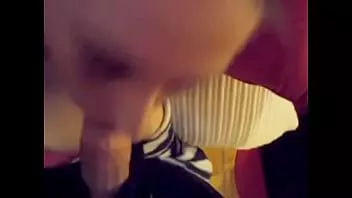 play Pompino e gola profonda da un dilettante che non ha paura della telecamera