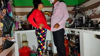 চালান আমি যখন রান্নাঘরে কলা খাচ্ছিলাম, আমার সৎ বোন আমাকে দেখেছে।