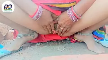 play Desi village bhabhi saree show finger and baigan chudai hindi clear voice roboplx