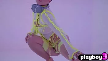 play Şaşırtıcı latina genç mia sevgililer günü poz eylem sırasında sıcak büyük göt gösterir