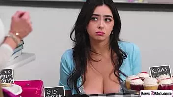 play Love2lick.com - belle-mère lèche sa belle-fille sous une table
