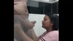 play हस्तमैथुन करते हुए पकड़ा गया: सुडौल कर्मचारी वीर्य से भरे मुख-मैथुन के लिए मुझे ब्लैकमेल करता है