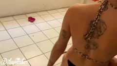 Putar Liburan kolam renang teman remaja seksi berubah hardcore dengan latina bertato