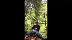 Reproducir Solo con una gran polla peluda: ¡Casi arrestado masturbándose en público!