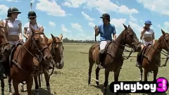 再生 官能的なレズビアンのティーンが完璧なおっぱいとソフトコア アクションでアウトドアを楽しむ