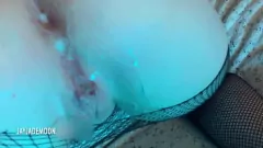 再生 この赤毛のPAWGが後背位で突かれるのを見るのは必見の異人種間の激しいセックスシーンです