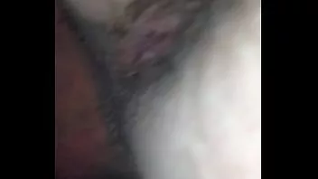 Oynat Ateşli dövmeli adam ateşli karısının sıkı amını ve ateşli kalçalarını sikiyor