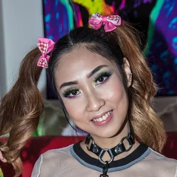Pornoster Eva Yi